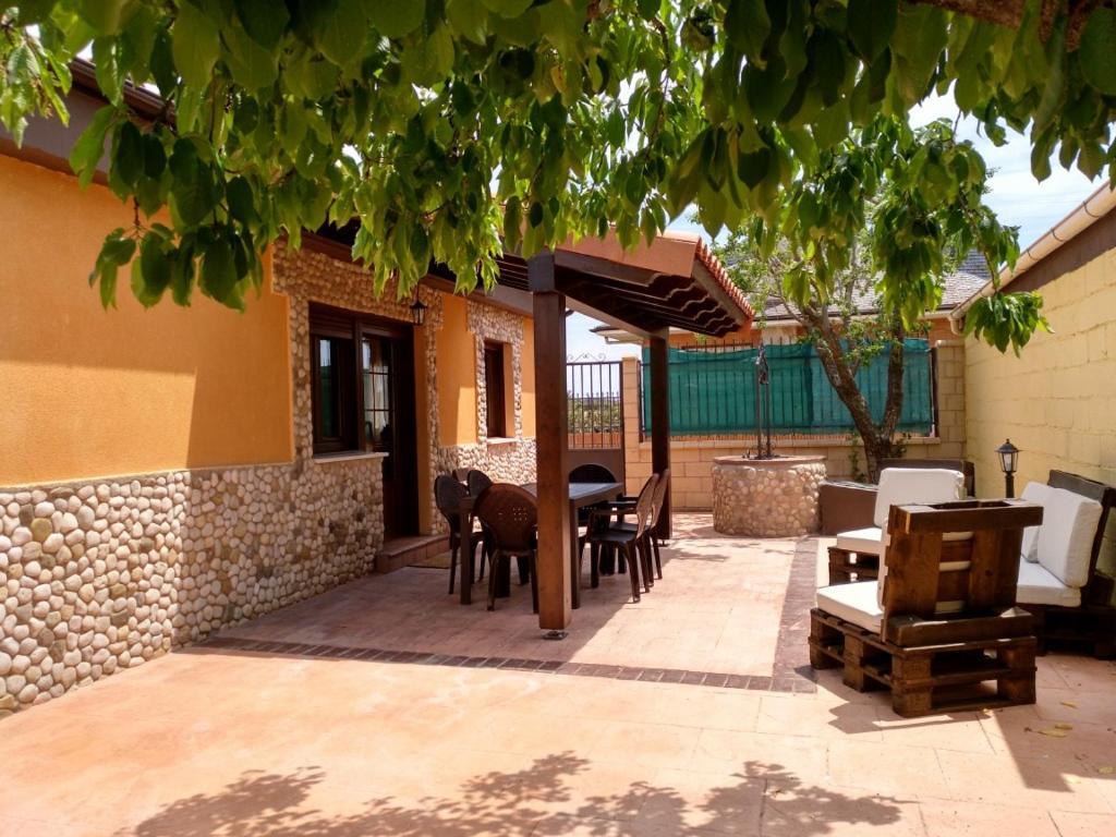 Вилла La Casita Del Abuelo Villalmanzo Экстерьер фото
